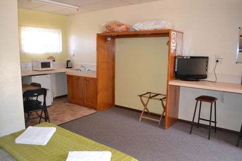 Affordable Gold City Motel - New South Wales Tourism  3