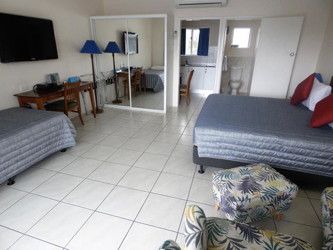 Airlie Court Units - New South Wales Tourism  1