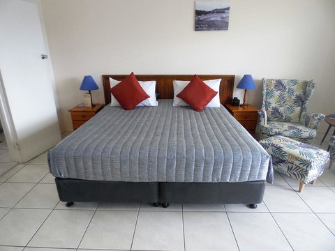 Airlie Court Units - New South Wales Tourism  0