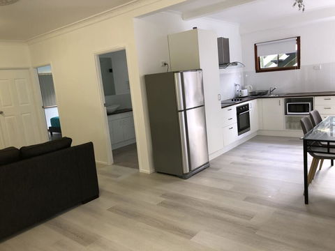 Airlie Getaway Unit 3 - New South Wales Tourism  3