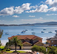 Aislinn' 3/273 Corrie Parade - air con water views BBQ