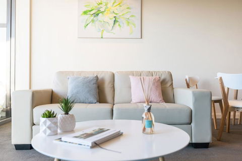 Albert Park City View Stylish 1 Bedroom Apartment - New South Wales Tourism  2