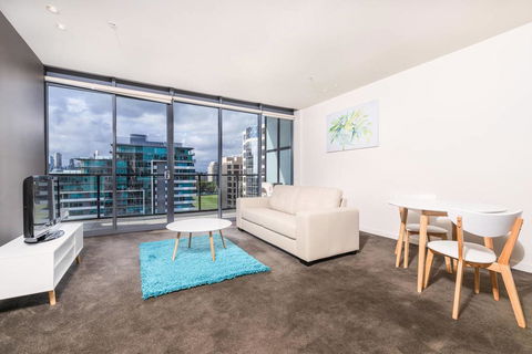Albert Park City View Stylish 1 Bedroom Apartment - New South Wales Tourism  3