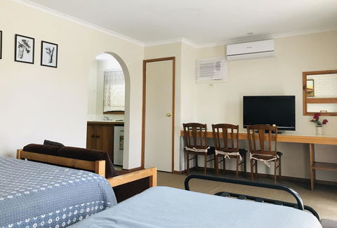 Alfred Motor Inn - New South Wales Tourism  1