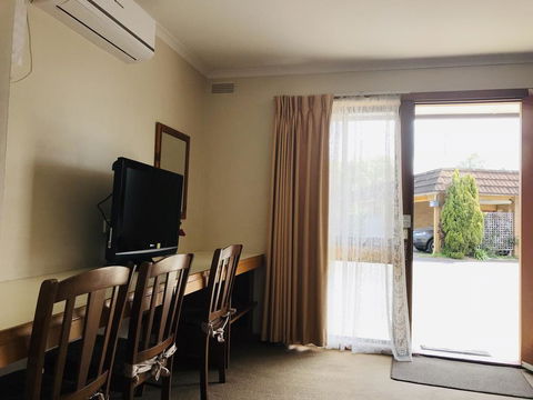 Alfred Motor Inn - New South Wales Tourism  2