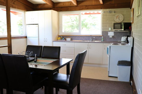 Alpenhorn Holiday Units - New South Wales Tourism  2