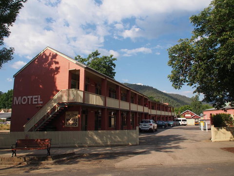 Alpine Hotel Bright - New South Wales Tourism  0