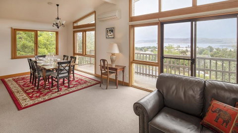 Alpine House - Views Over Lake Jindabyne And The Snowy Mountains - New South Wales Tourism  1