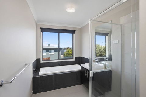 Alyxia Escape 15 - New South Wales Tourism  2