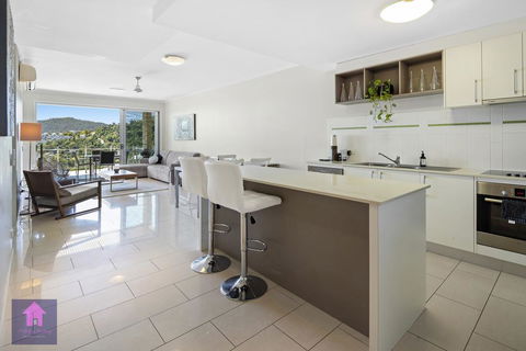 Amazing Ocean Views, Pool, Award Winning Location, Airlie Beach - New South Wales Tourism  2