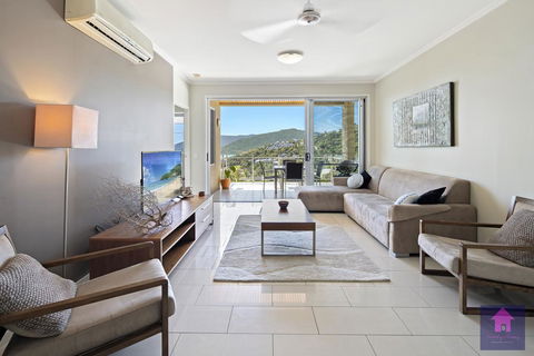 Amazing Ocean Views, Pool, Award Winning Location, Airlie Beach - New South Wales Tourism  3