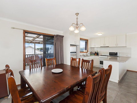 AMBIENCE BY THE SEA - New South Wales Tourism  1