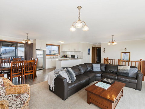 AMBIENCE BY THE SEA - New South Wales Tourism  0