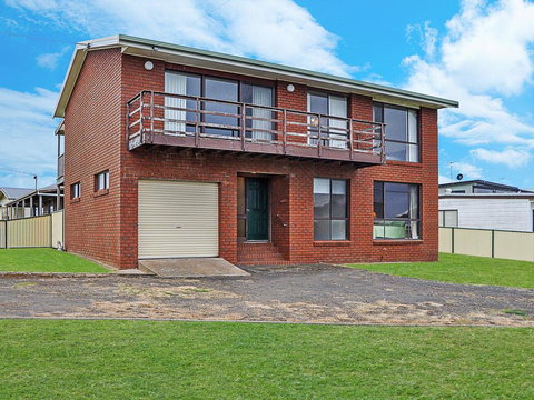 AMBIENCE BY THE SEA - New South Wales Tourism  2