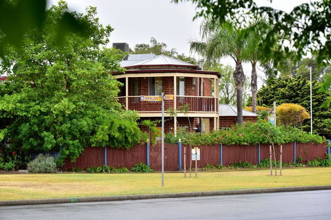 Anchorage Guest House And Self-contained Accommodation - New South Wales Tourism  0