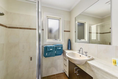 Apartment On Lake Terrace - New South Wales Tourism  3