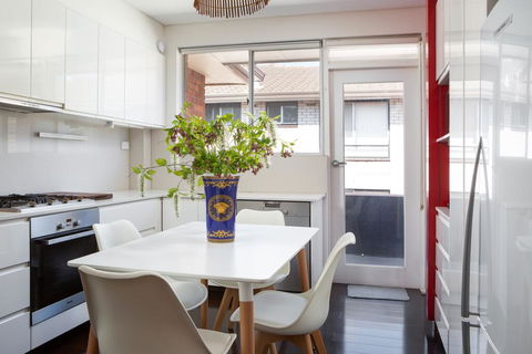 Apartment With Balcony And Parking Near Racecourse - New South Wales Tourism  3