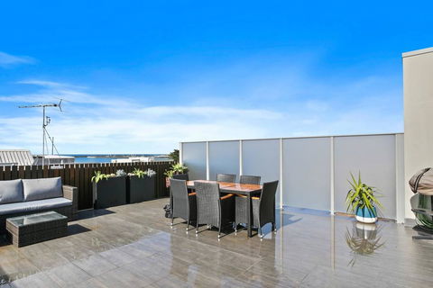 APOLLO 13 PENTHOUSE - Free Wifi & Huge Terrace! - New South Wales Tourism  3