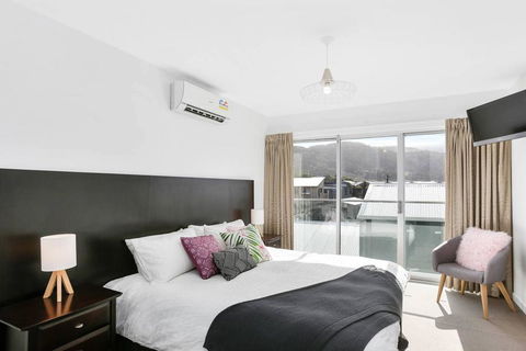 APOLLO 13 STUDIO - Free Wifi, Opposite Beach! - New South Wales Tourism  0