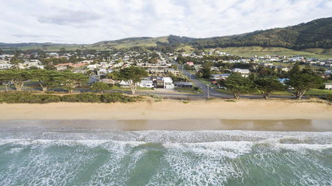Apollo Bay Beach House - New South Wales Tourism  1