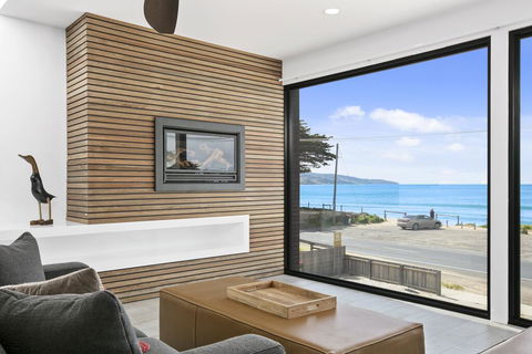 Apollo Bay Beach House - New South Wales Tourism  0