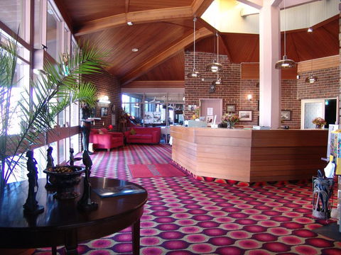 Apollon Motor Inn Victor Harbor - New South Wales Tourism  2