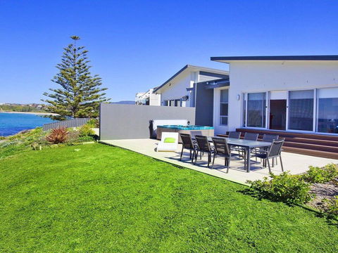 Aqua - Views Over Jones Beach - New South Wales Tourism  0