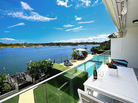 Aqua Linea - New South Wales Tourism  1