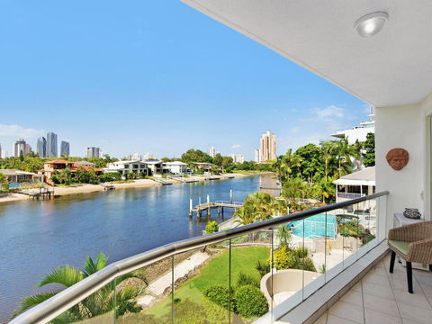 Arc Resort Stunning 3 Bedroom In Broadbeach - New South Wales Tourism  2