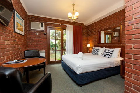 Armour Motor Inn - New South Wales Tourism  3