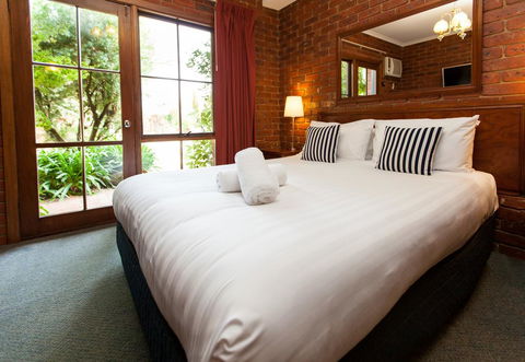 Armour Motor Inn - New South Wales Tourism  1