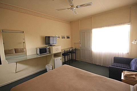 Aromet Motor Inn - New South Wales Tourism  0