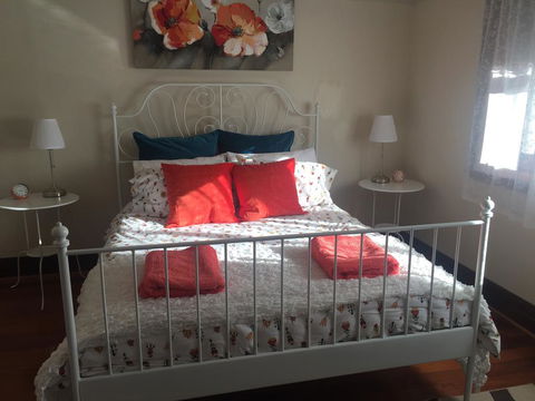 Art Deco Cottage - New South Wales Tourism  0
