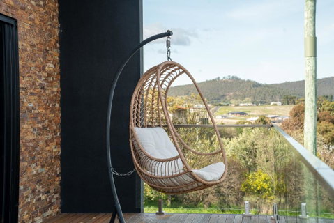 Luxurious Hobart Holiday Home With Stunning Bay Views - Affordable, Family-Friendly, And Stylish - New South Wales Tourism  1