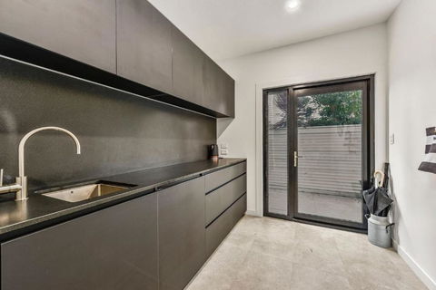 Luxury On Holland Kingston SE - New South Wales Tourism  2