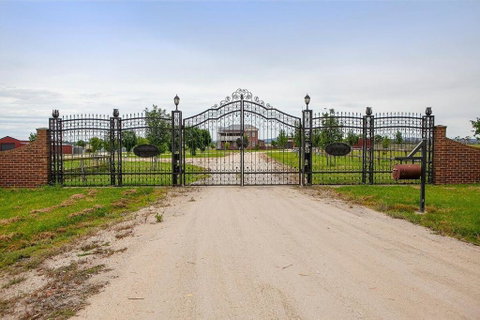 Luxury Pennsylvania Farm House In Langlang Town - New South Wales Tourism  1