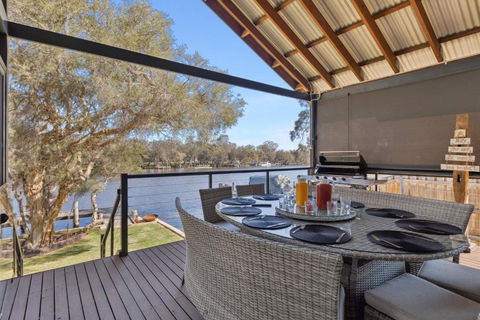 Luxury Riverside Escape With Private Jetty On The Murray River - New South Wales Tourism  2