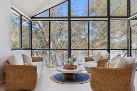 Luxury Riverside Escape With Private Jetty On The Murray River - New South Wales Tourism  0