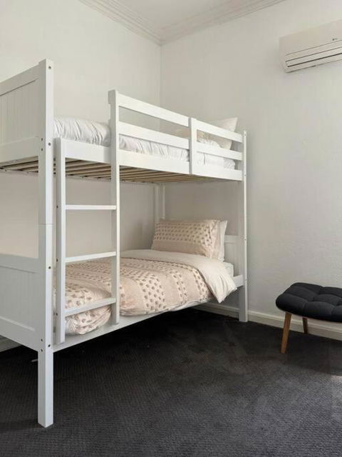 Luxury Stay In Williamstown - New South Wales Tourism  1