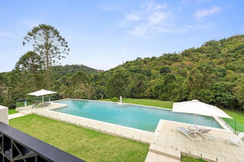 Maleny Chateau 5 Bed , Pool, Country Experience, Creek, Gym - New South Wales Tourism  3