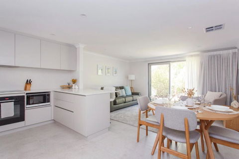 Maylands Riverside City Retreat - New South Wales Tourism  0