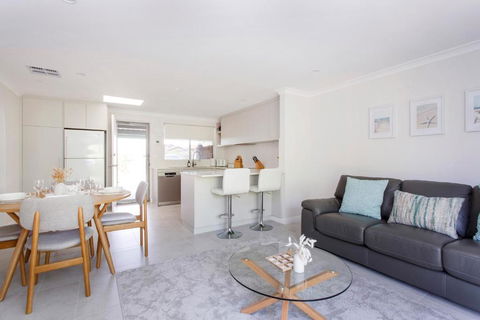 Maylands Riverside City Retreat - New South Wales Tourism  3