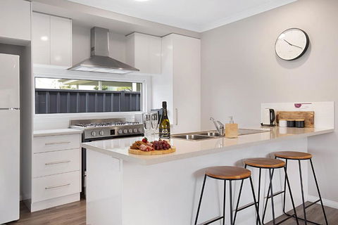 Milawa Vineyard Views - Guesthouse 1 - New South Wales Tourism  0