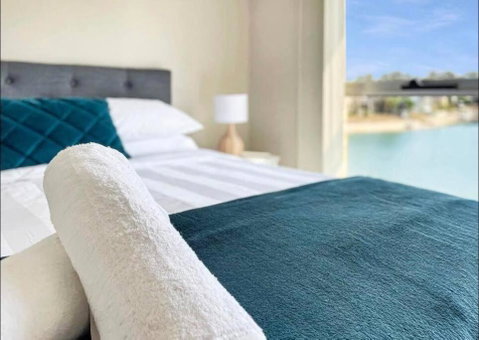 Mooloolaba Canal Front With Pontoon- 3 Beds - New South Wales Tourism  2