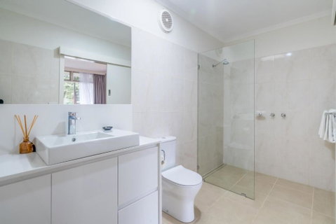 Moe Parklands Motel - New South Wales Tourism  2