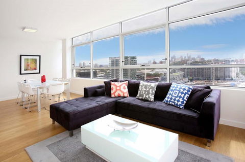 Moore To See - Modern And Spacious 3BR Zetland Apartment With Views Over Moore Park - New South Wales Tourism  2