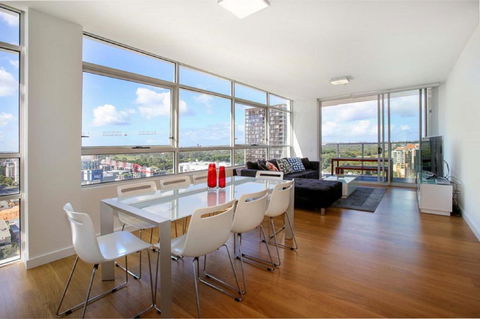 Moore To See - Modern And Spacious 3BR Zetland Apartment With Views Over Moore Park - New South Wales Tourism  0