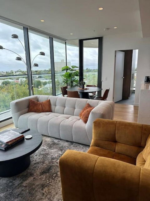 Modern 2 BRM Apt In Williamstown - New South Wales Tourism  2