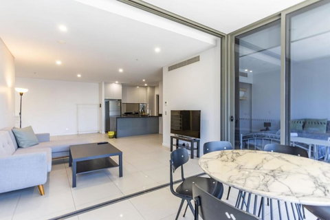 Modern 2B With Loft Bed Parking Central Mascot - New South Wales Tourism  0