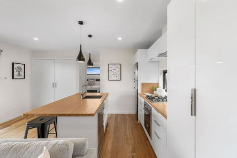 Modern And Scenic Valley Escape - New South Wales Tourism  1